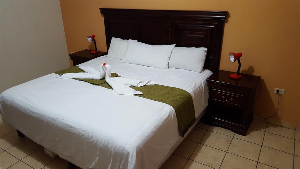 Apart Hotel Pico Bonito La Ceiba Buitenkant foto